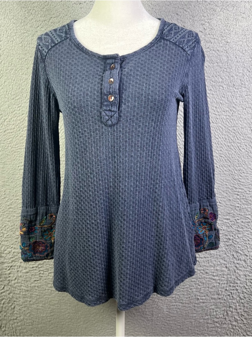 Soft Surroundings Top Womens PXS Blue Floral Embroidered Sleeves Preppy Boho